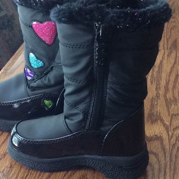 Little girl like brand new snow boot - Picture 3 of 8